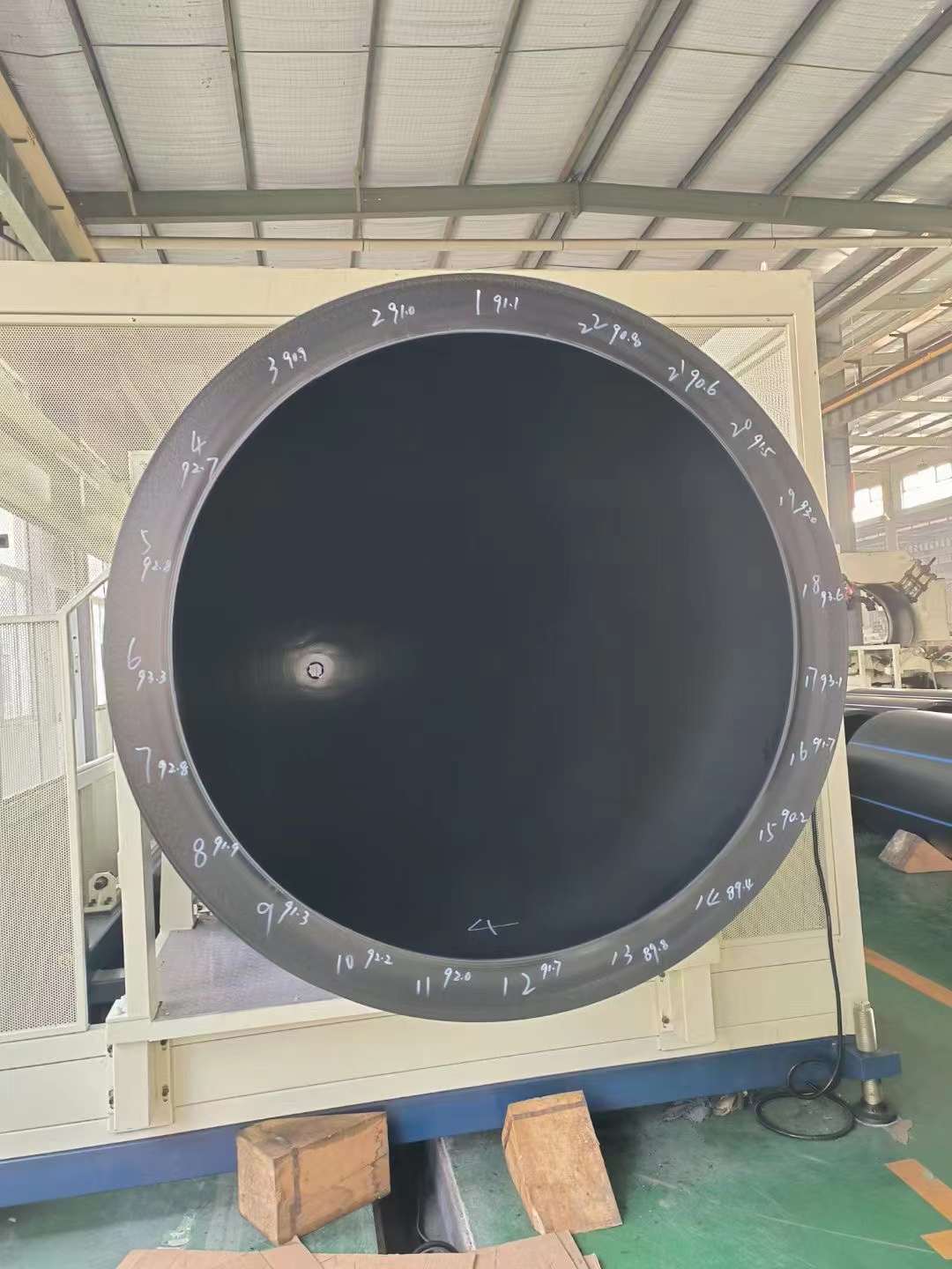 두꺼운 대구경 파이프: 파이프 압출 시 처짐을 방지하는 방법