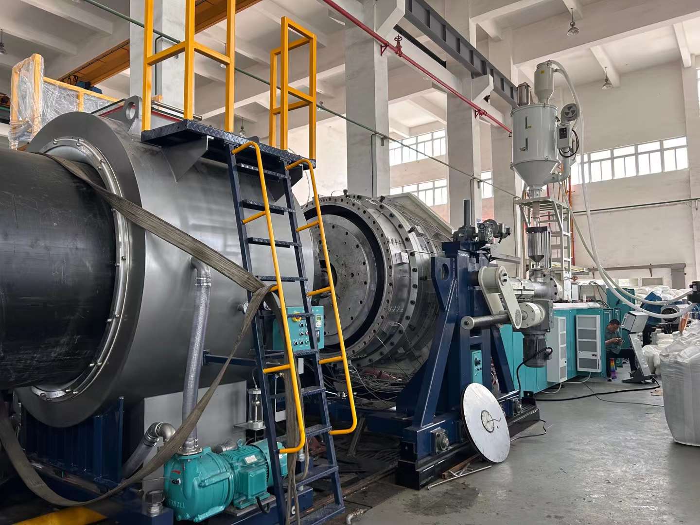 두꺼운 대구경 파이프: 파이프 압출 시 처짐을 방지하는 방법